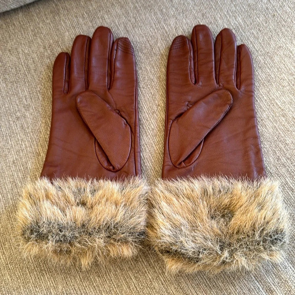 Brown leather gloves with faux fur fit like a large - Picture 2 of 6
